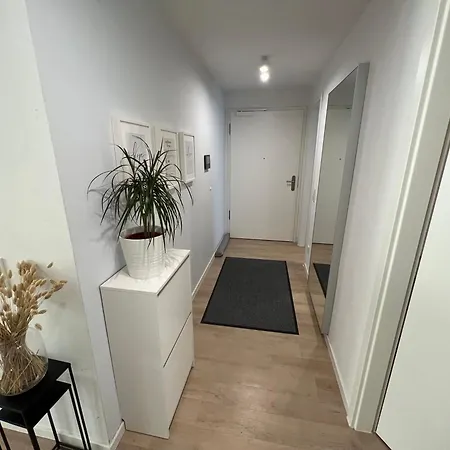 Luxus In An Berlin Direkt Am Flughafen Apartment Schoenefeld