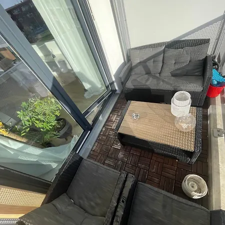 Luxus In An Berlin Direkt Am Flughafen